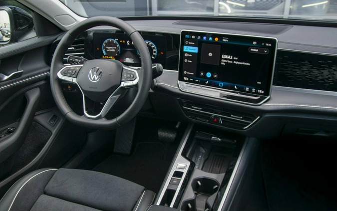 Volkswagen Passat cena 199700 przebieg: 5, rok produkcji 2024 z Chojna małe 379